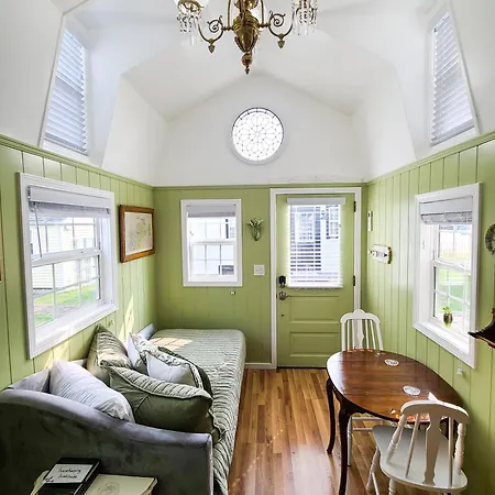 Tiny Digs Lakeshore - Tiny House Lodging Muskegon Exterior photo