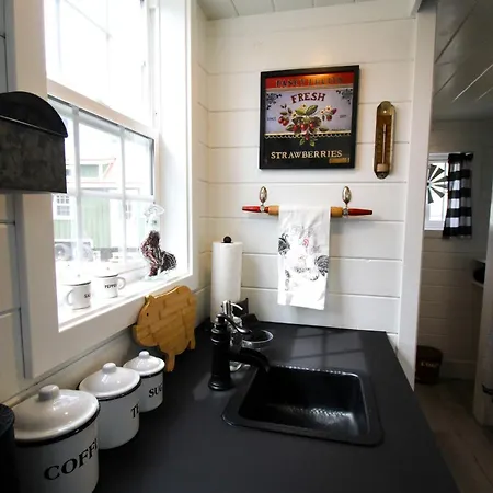Tiny Digs Lakeshore - Tiny House Lodging Muskegon Exterior photo