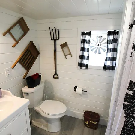 Tiny Digs Lakeshore - Tiny House Lodging Muskegon Exterior photo