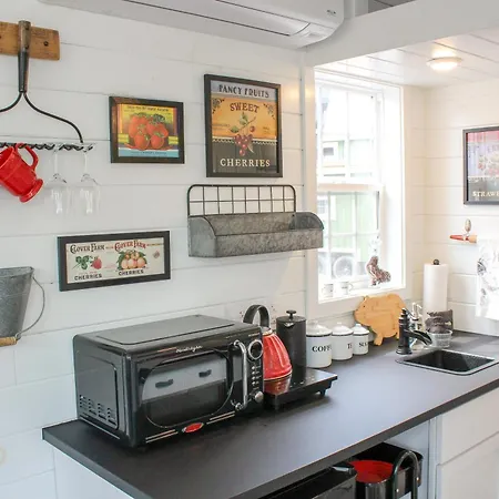 Tiny Digs Lakeshore - Tiny House Lodging Muskegon Exterior photo