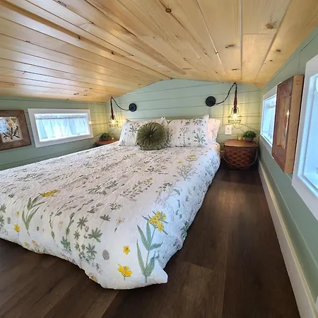Tiny Digs Lakeshore - Tiny House Lodging Muskegon Exterior photo
