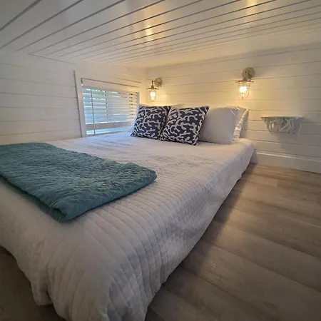 Tiny Digs Lakeshore - Tiny House Lodging Muskegon Room photo