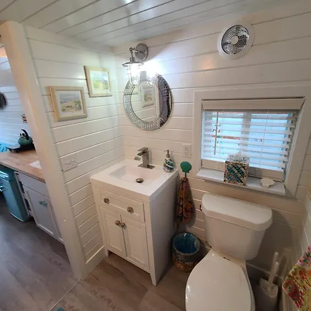 Tiny Digs Lakeshore - Tiny House Lodging Muskegon Room photo