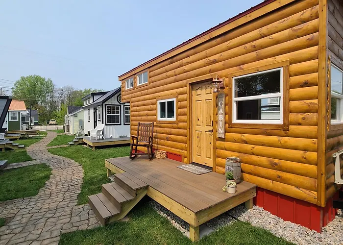 Tiny Digs Lakeshore - Tiny House Lodging