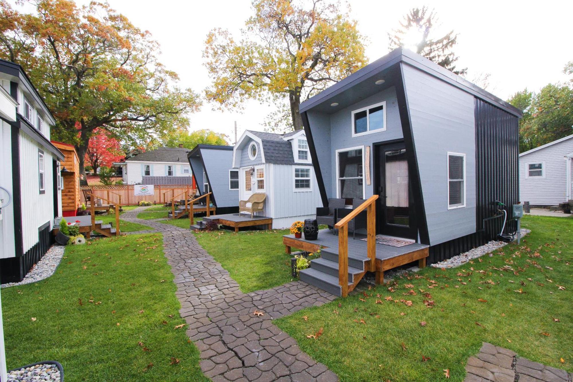 Tiny Digs Lakeshore - Tiny House Hotel *