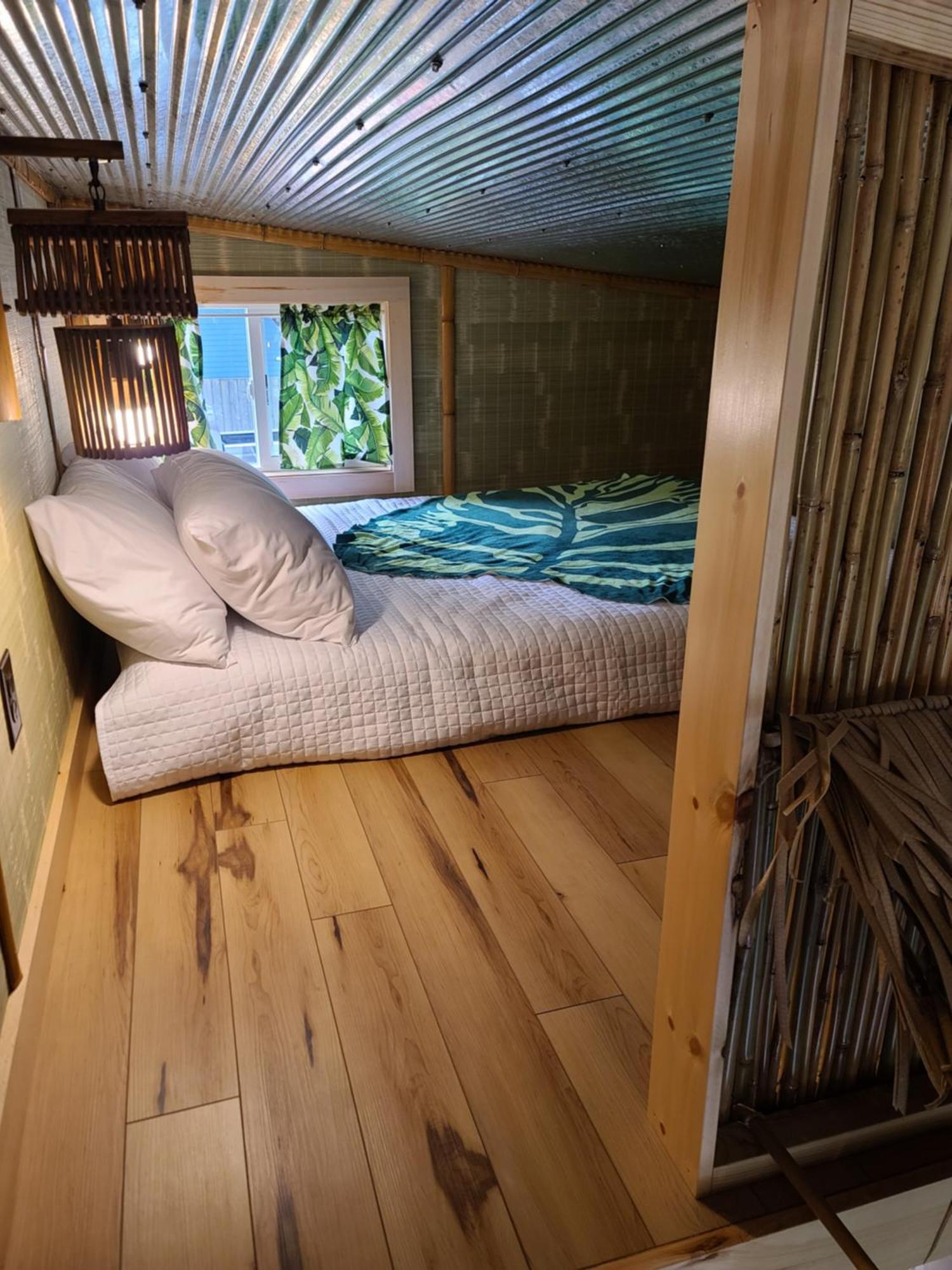 Tiny Digs Lakeshore - Tiny House Hotel