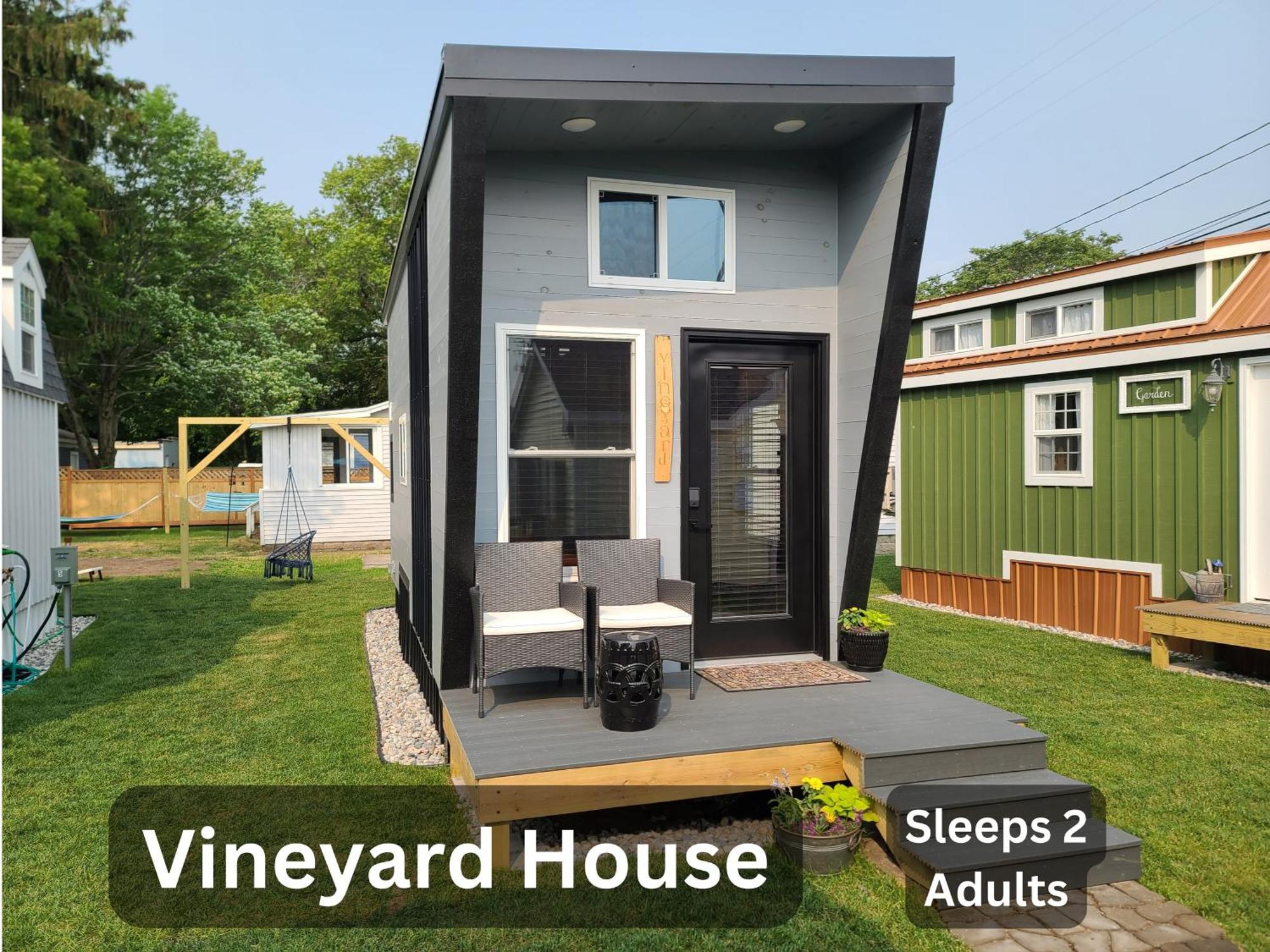 Tiny Digs Lakeshore - Tiny House